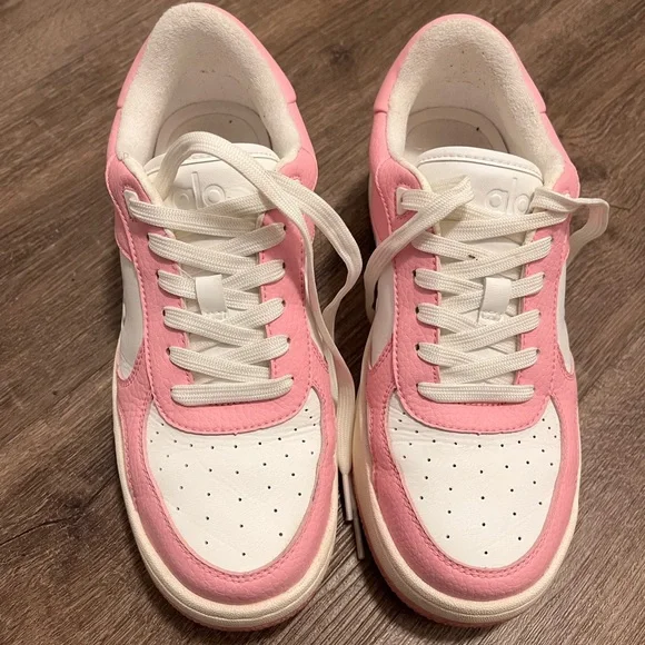 Alo yoga recovery Pink and White Sneakers W7 -worn 2x - Picture 3 of 5